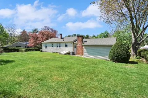 31 Overlea Dr, Springfield, MA 01119 photo 7