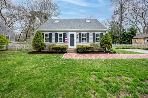 16 Gooseberry Ln, Barnstable, MA 02648