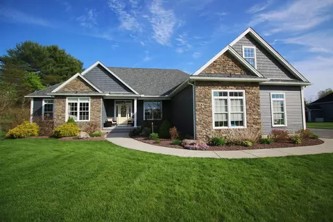 71 Flynn Meadow Rd, Westfield, MA 01085