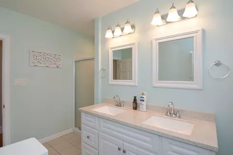 14 Maple, Uxbridge, MA 01569 photo 18