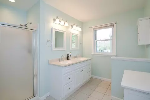 14 Maple, Uxbridge, MA 01569 photo 17