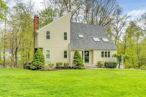 5 Susan Dr, Hopkinton, MA 01748