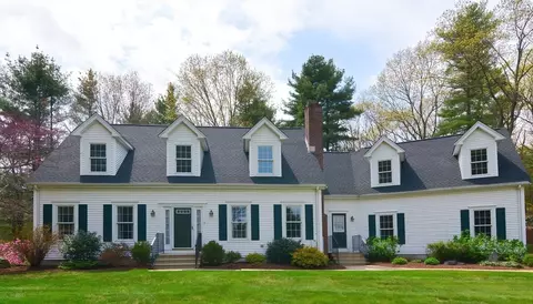 15 Flannery Ln, Wrentham, MA 02093