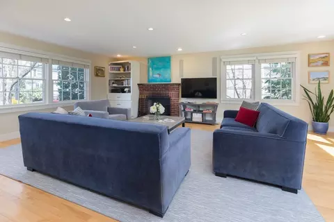 28 Howe Rd, Needham, MA 02492 photo 5