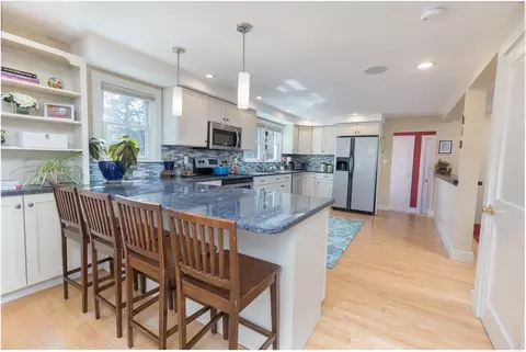 28 Howe Rd, Needham, MA 02492 photo 9