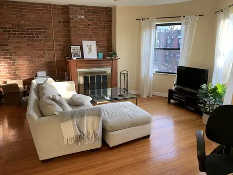 111 Gainsborough St #402, Boston, MA 02115