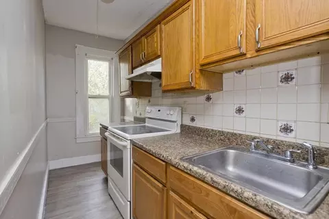 46 Bancroft St, Springfield, MA 01107 photo 7