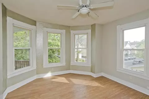 46 Bancroft St, Springfield, MA 01107 photo 4