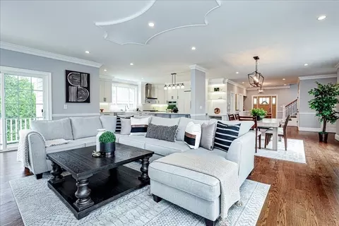 113 Hunnewell St, Needham, MA 02494