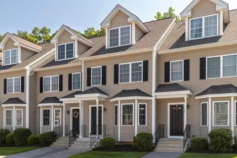 40 Whispering Pine Cir #40, Worcester, MA 01606