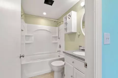 Bath - 19 Bayview St, Wareham, MA 02571 photo 1 of 3