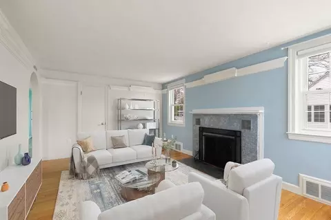 Living - 19 Bayview St, Wareham, MA 02571 photo 1 of 4