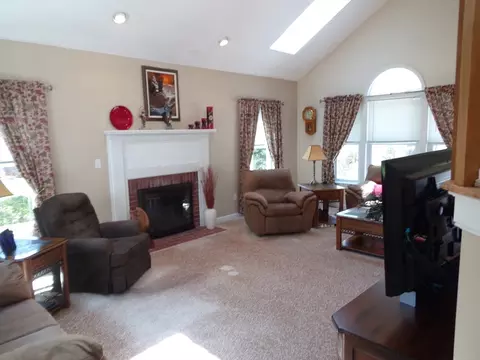 Living - 13 Spring Ln #13, Norton, MA 02766 photo 1 of 4