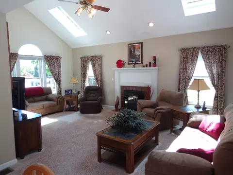 Living - 13 Spring Ln #13, Norton, MA 02766 photo 3 of 4