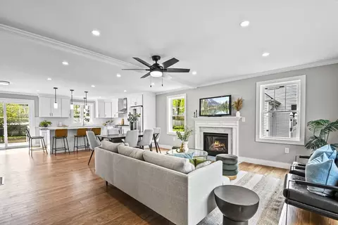 19 Philips Rd, Stoneham, MA 02180 photo 2