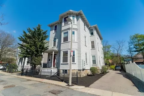 5 Greenley Pl #3, Jamaica Plain, MA 02130