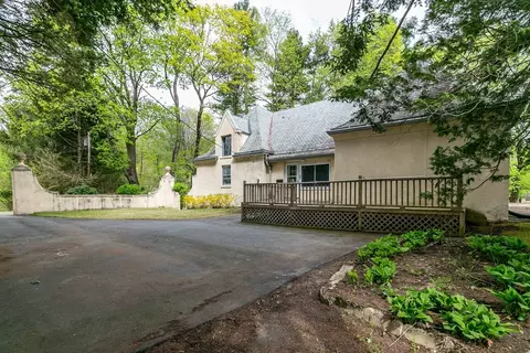 27 Salisbury Ln, Worcester, MA 01609 photo 4