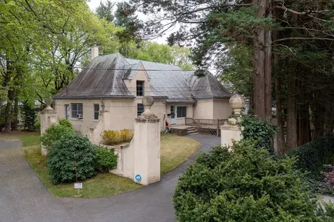 27 Salisbury Ln, Worcester, MA 01609 photo 2