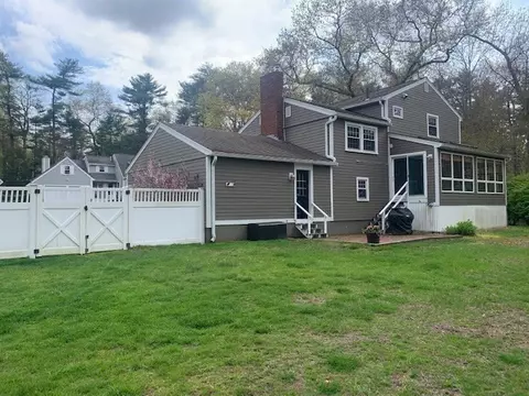 Exterior - 45 Brewster Rd, Hingham, MA 02043 photo 9 of 10