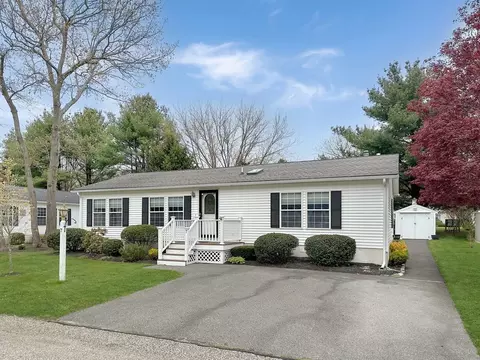 7 Trailwood Dr, Bridgewater, MA 02324