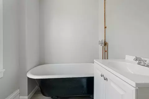 Bath - 1184 Chestnut St, Athol, MA 01331 photo 2 of 2