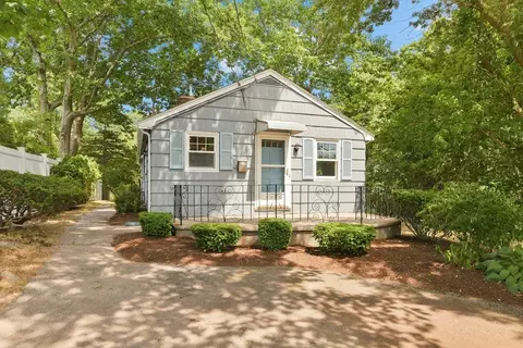 10 Westchester Cir, Dedham, MA 02026