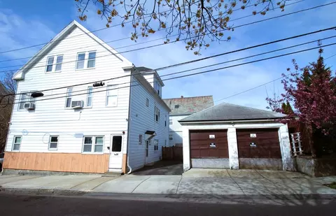 17 Dow St, Salem, MA 01970
