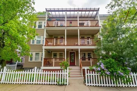 65 Rossmore Rd #1R, Boston, MA 02130