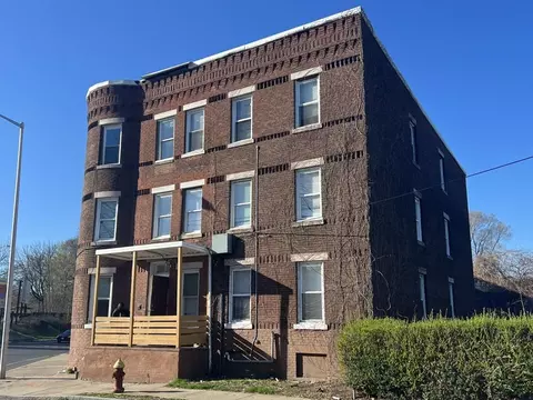 1060 Chicopee St, Chicopee, MA 01013 photo 2