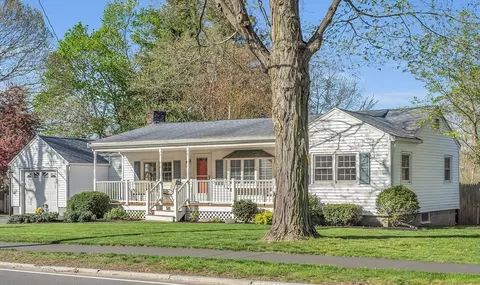 381 Vernon St, Wakefield, MA 01880