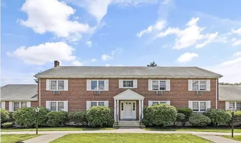 138 Emerson Gdns #138, Lexington, MA 02420