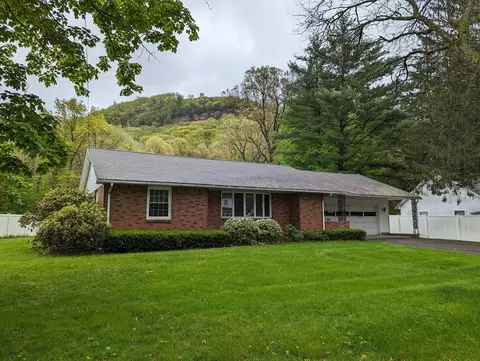 93 Sugarloaf St, Deerfield, MA 01373