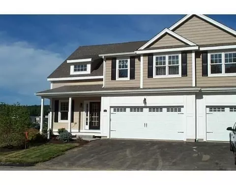 27 Meeting House Ln #27, Southborough, MA 01772