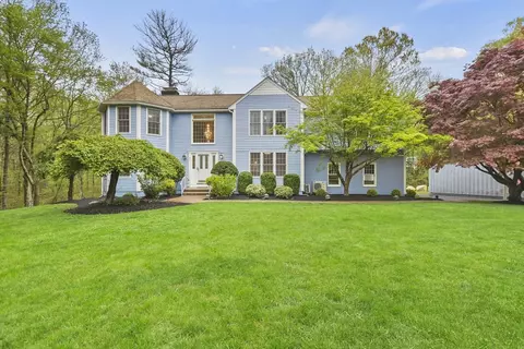 7 Ledgewood Rd, Medway, MA 02053