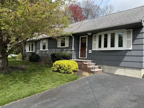 40 Patricia Ln, Weymouth, MA 02190