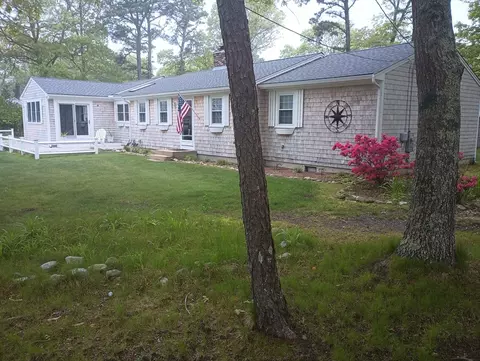 16 Greyhampton Rd, Yarmouth, MA 02673