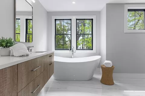 Bath - 25 Ridgeway Ave, Needham, MA 02492 photo 2 of 9