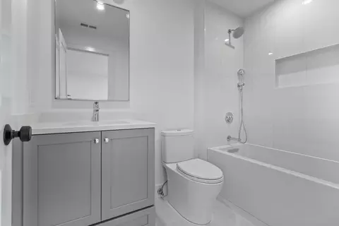 Bath - 25 Ridgeway Ave, Needham, MA 02492 photo 6 of 9