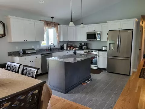174 Emmett St, Fall River, MA 02721 photo 4