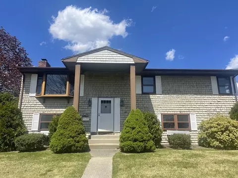 432 Mohawk Rd, Somerset, MA 02726