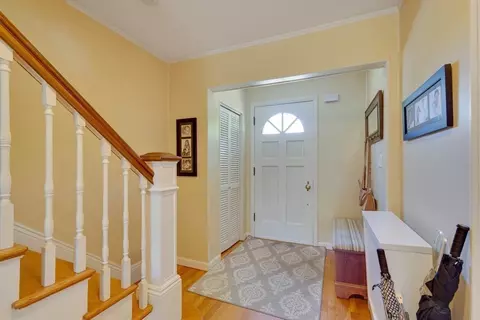 Entry Way - 108 Garden St, Needham, MA 02492 photo 2 of 2