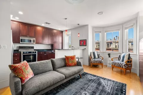 133 Pembroke St #6, Boston, MA 02118