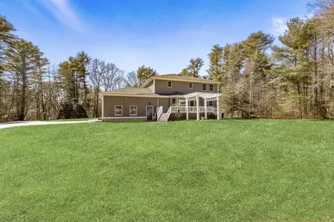 21 Clapp Rd, Rochester, MA 02770