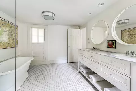 Bath - 311 Main St, Barnstable, MA 02632 photo 4 of 4