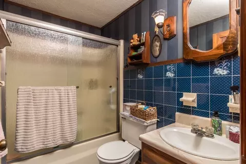 Bath - 756 Clark St, Gardner, MA 01440 photo 1 of 1