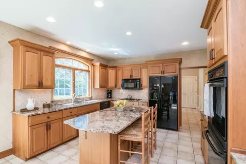 68 Pendleton Ln, Longmeadow, MA 01106 photo 18
