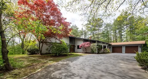 4 Lothrop Cir, Lexington, MA 02420