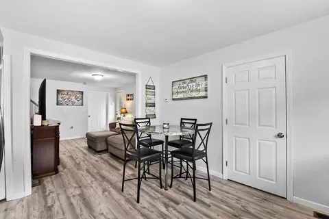76 Marble St, Springfield, MA 01105 photo 8