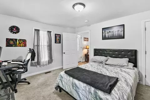 76 Marble St, Springfield, MA 01105 photo 9
