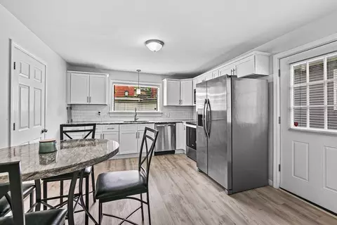 76 Marble St, Springfield, MA 01105 photo 6